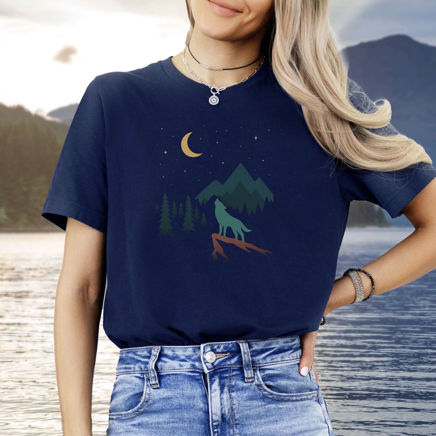 Minimalist Wolf Howling Under Moon T-Shirt – Vintage Wilderness Style