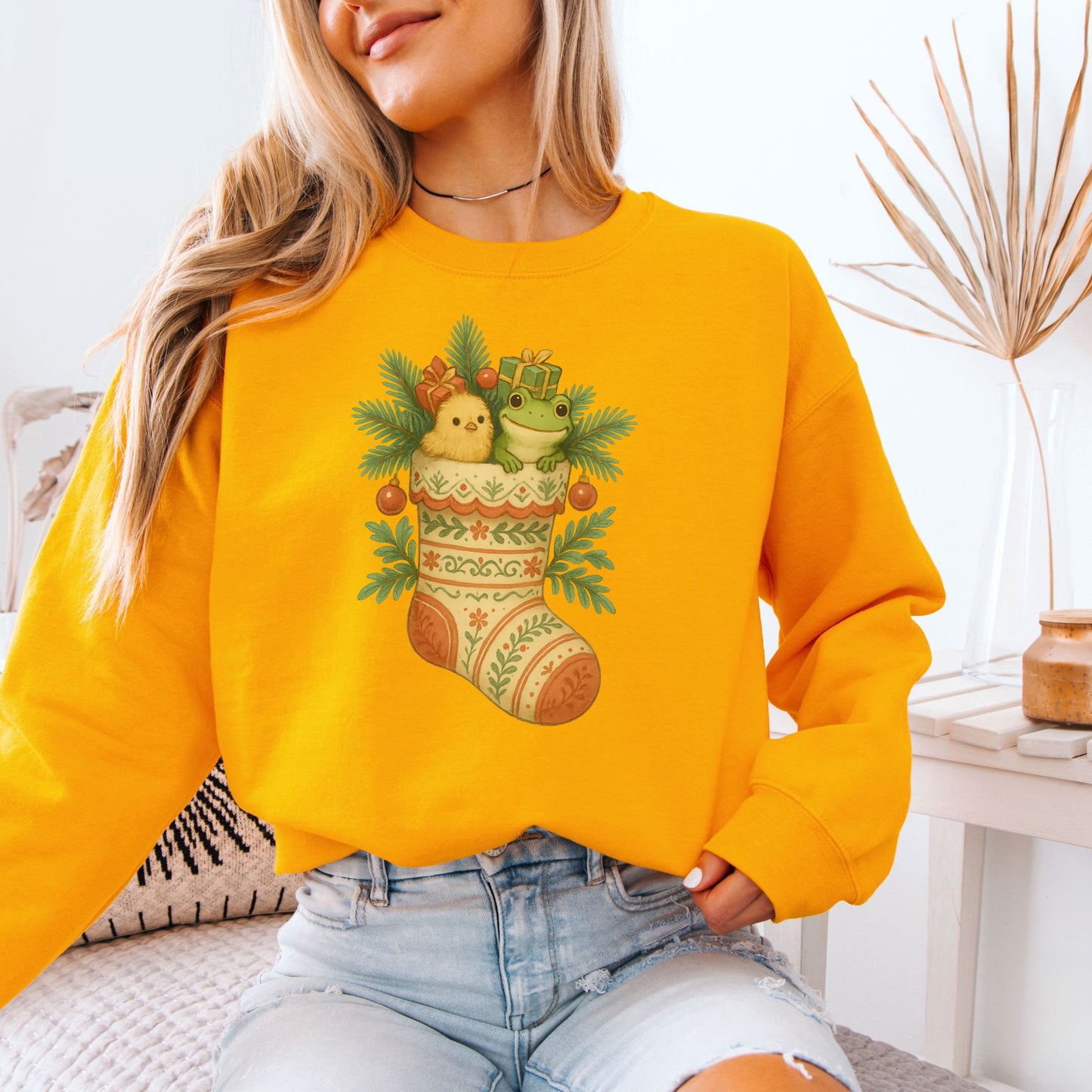 Festive Stocking Friends Sweatshirt – Cute Frog & Chick Christmas Cozy
