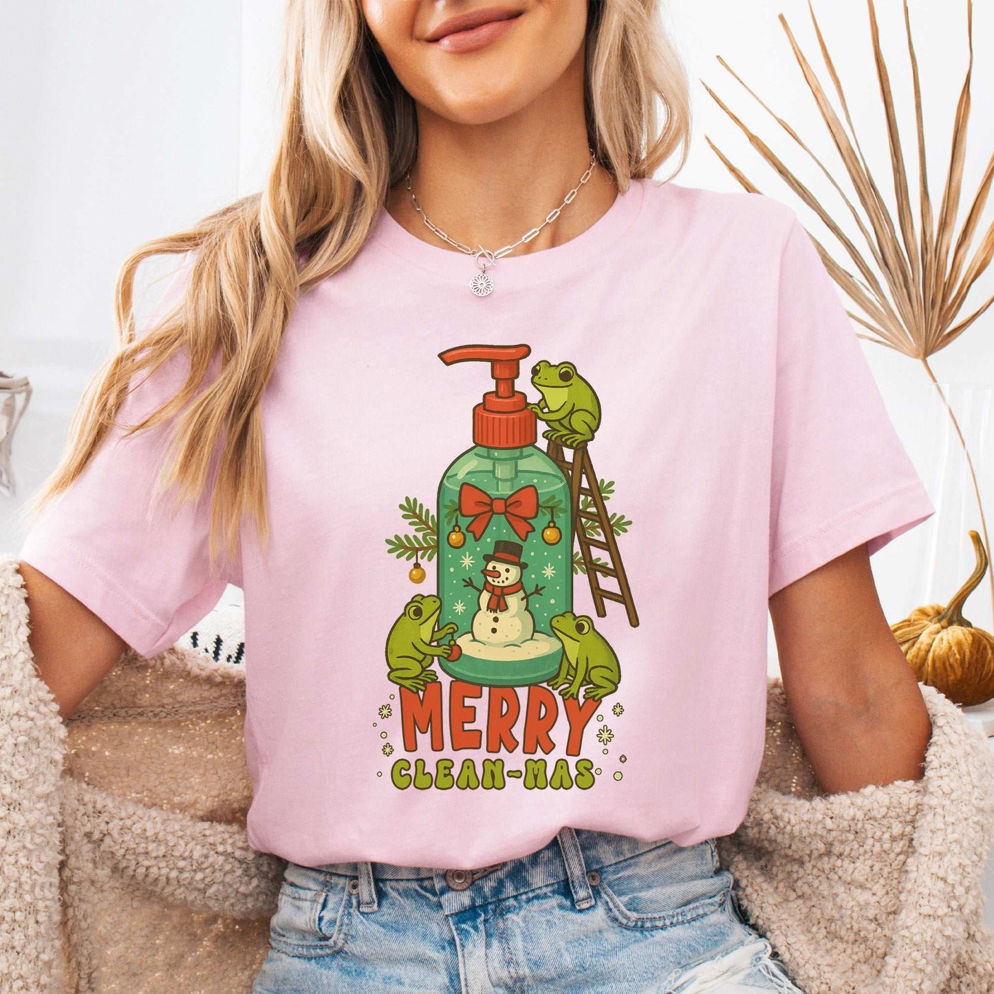 Merry Clean-mas T-Shirt – Funny Frog & Hand Soap Christmas Tee