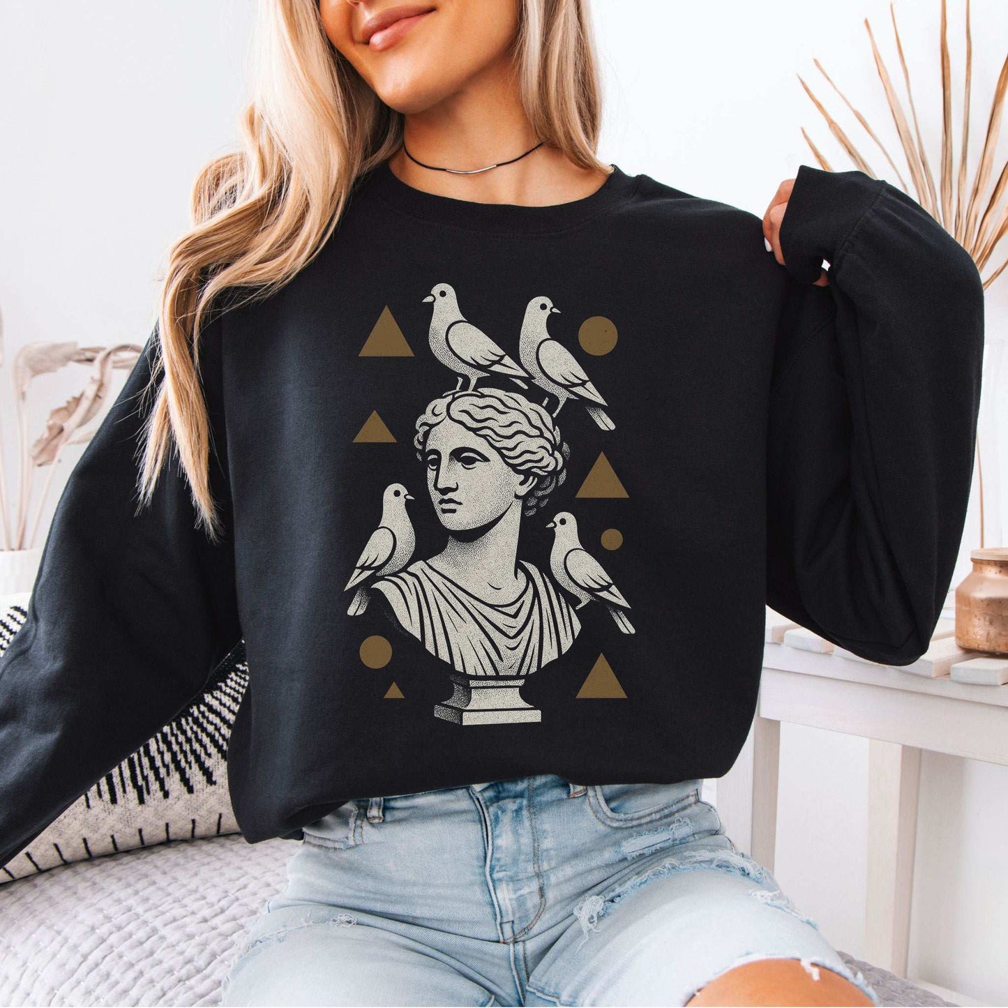 Pigeons & Statues Sweatshirt – Minimalist Greek Vibes & Urban Humor