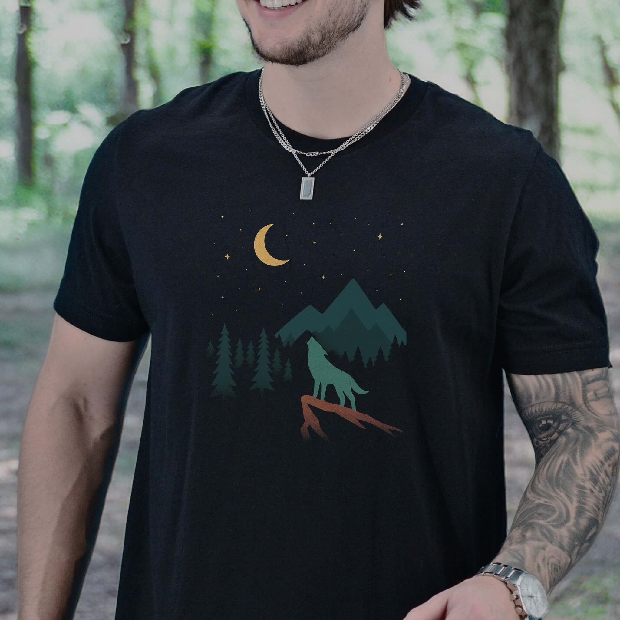 Minimalist Wolf Howling Under Moon T-Shirt – Vintage Wilderness Style
