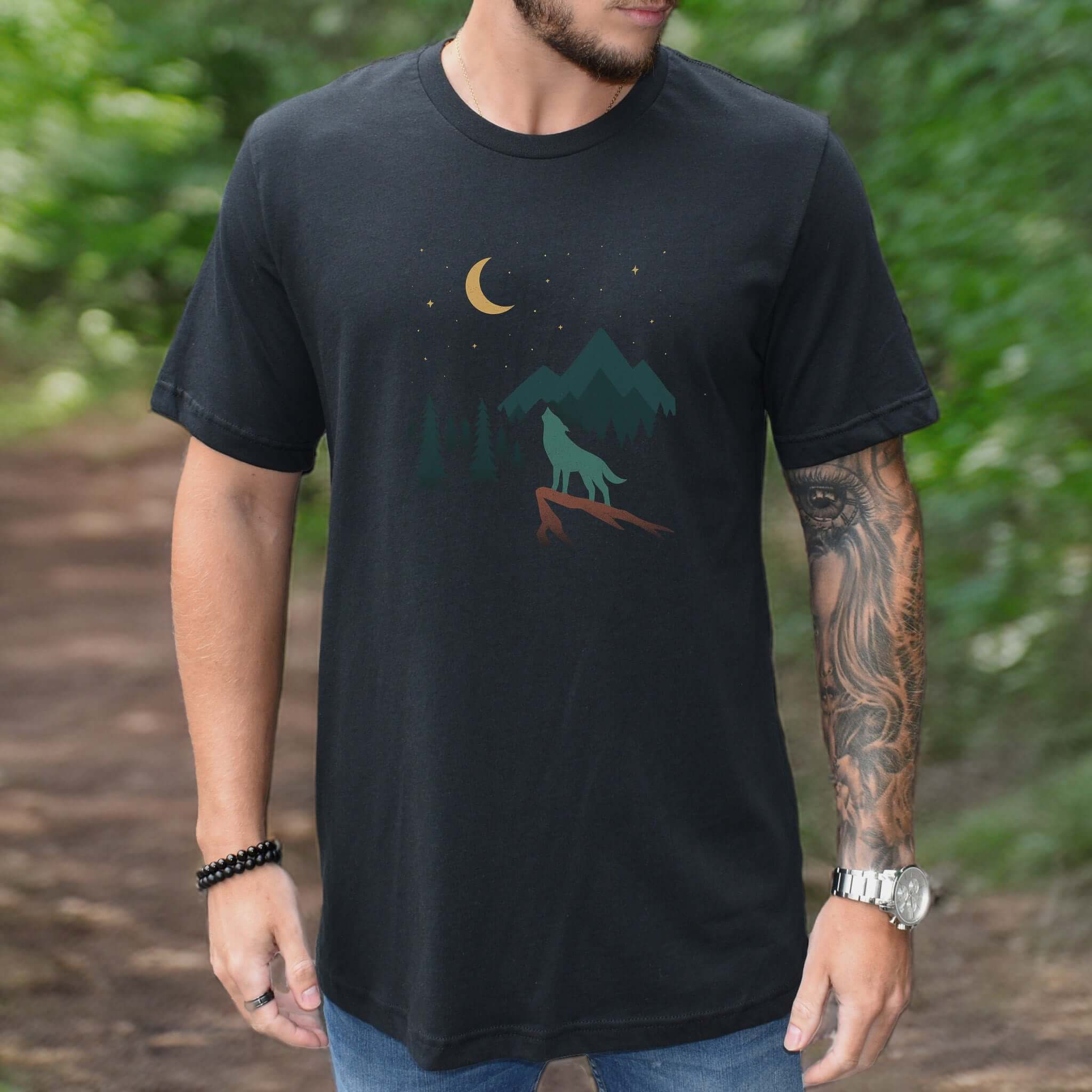 Minimalist Wolf Howling Under Moon T-Shirt – Vintage Wilderness Style