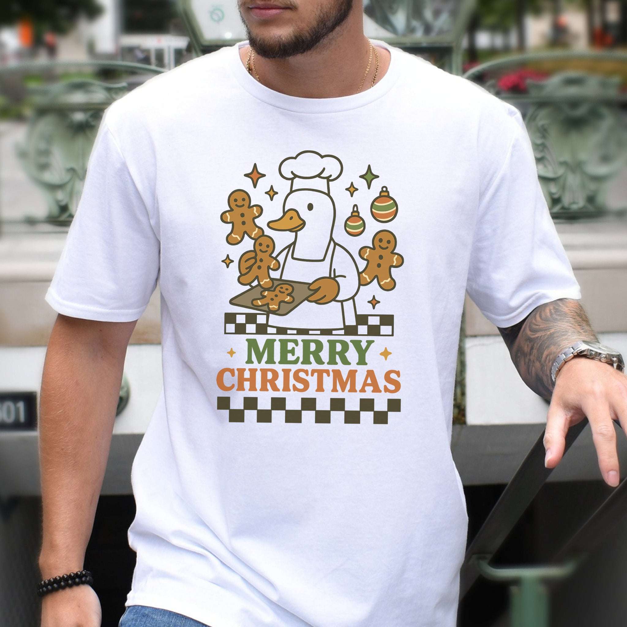 Chef Duck Christmas T-Shirt – Funny Gingerbread Baker Gift Tee