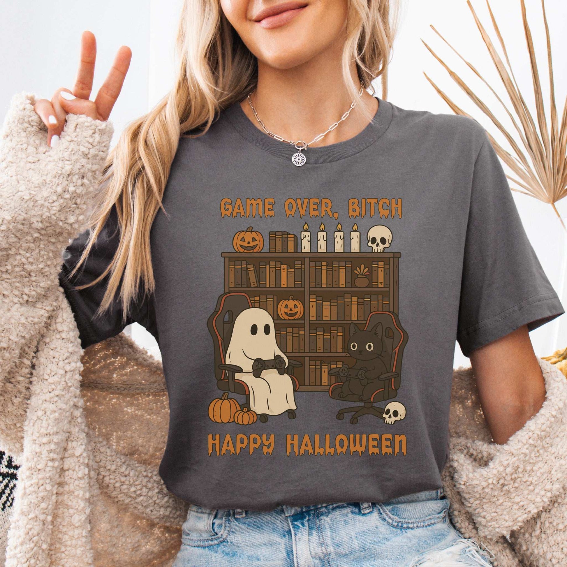 Halloween Gamer Ghost & Cat T-Shirt – Funny Retro Gaming Spooky Vibes