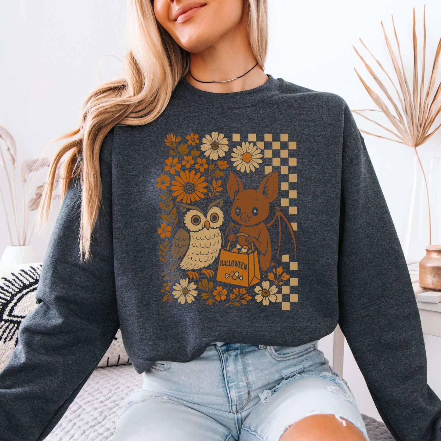 Halloween Owl & Bat Sweatshirt – Cute Forest Friends in Retro Trick-or-Treat