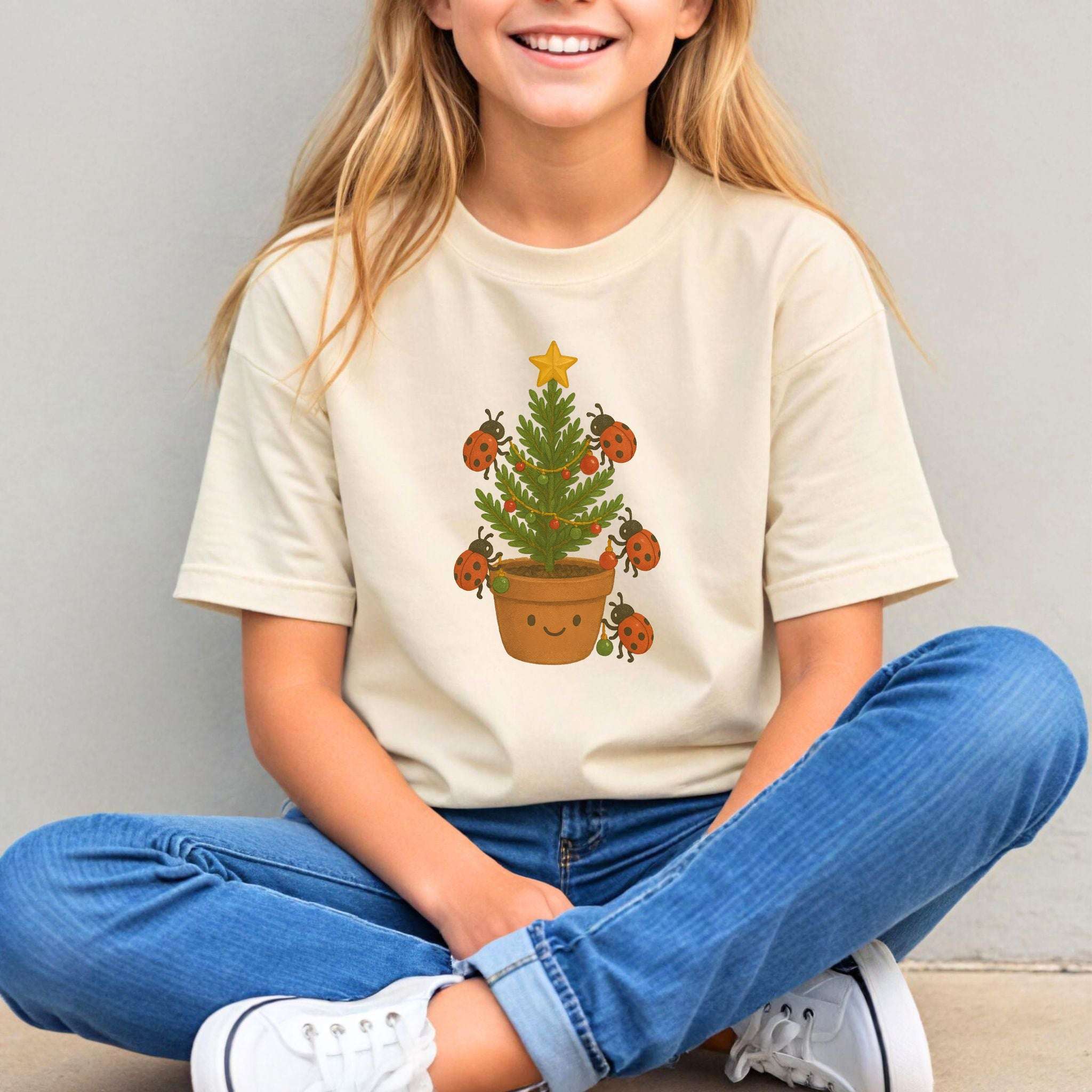 Ladybug Christmas Tree Youth T-Shirt – Cute Holiday Bug Magic