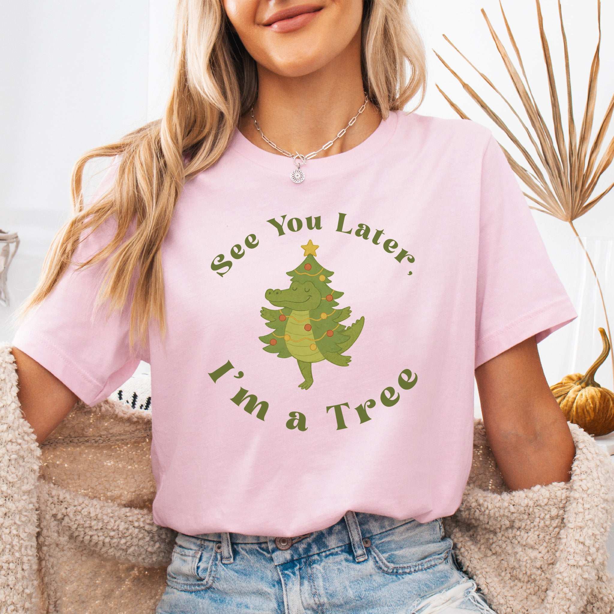 Merry Croc Tree T-Shirt – Funny Alligator Christmas Tree Tee