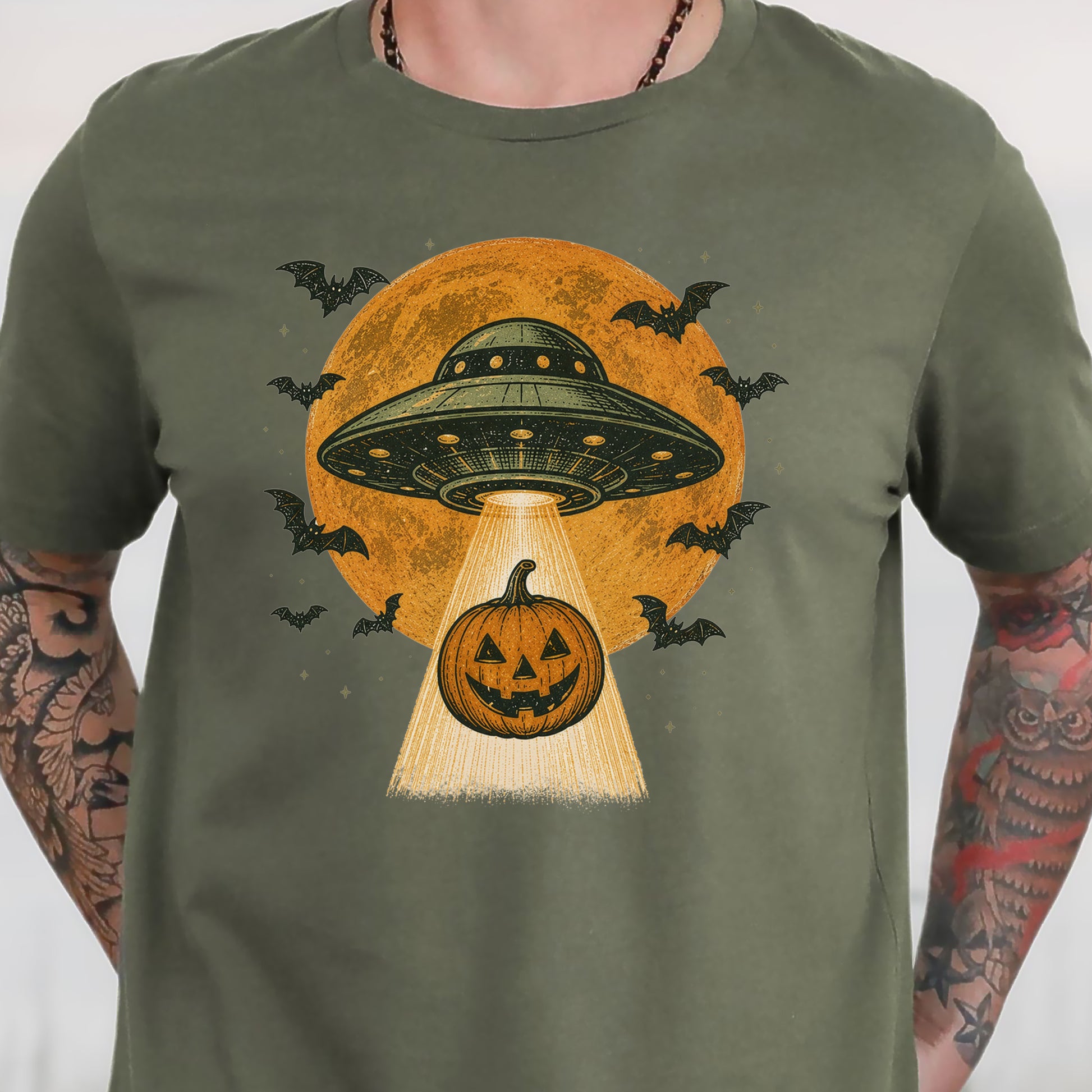Pumpkin Pickup UFO Alien Abduction Retro Halloween Sci-Fi T-Shirt