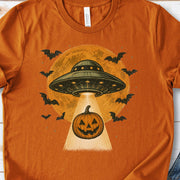 Pumpkin Pickup UFO Alien Abduction Retro Halloween Sci-Fi T-Shirt