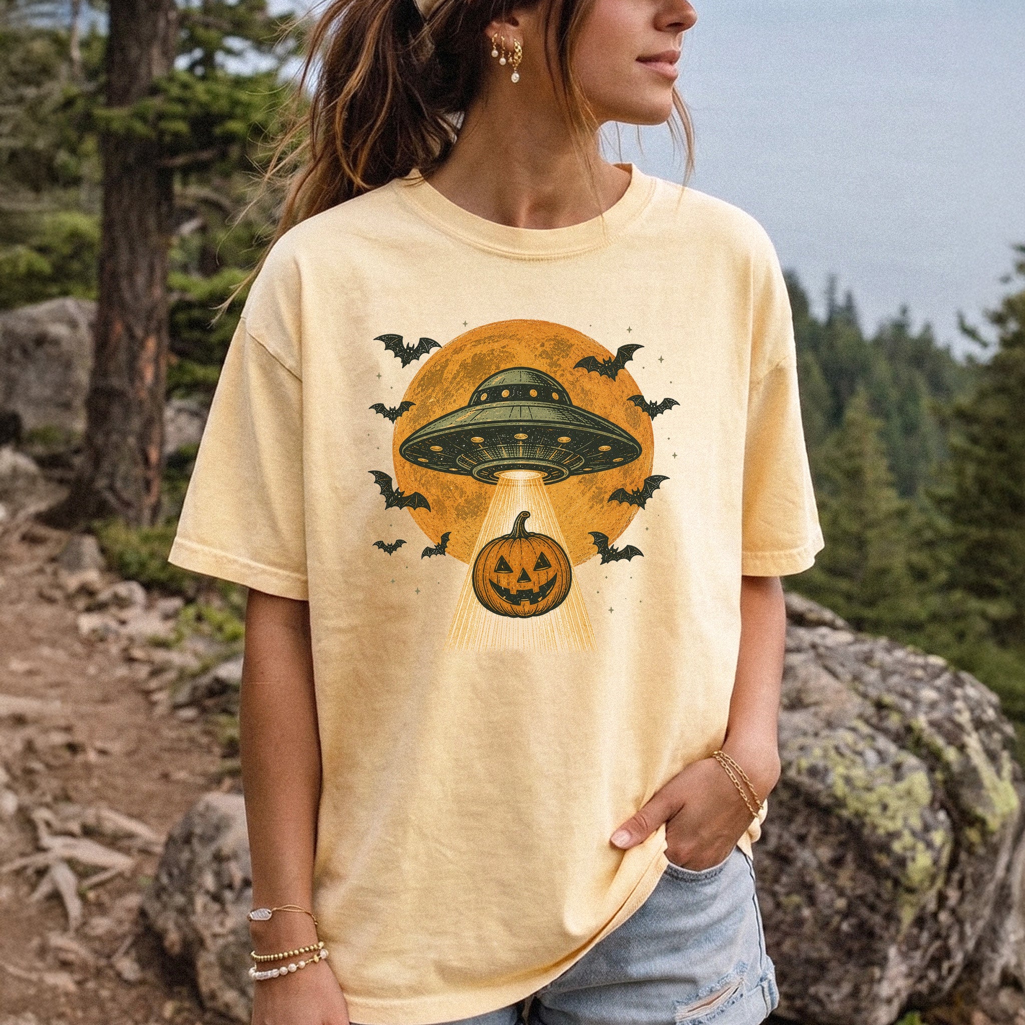 Pumpkin Pickup UFO Alien Abduction Retro Halloween Sci-Fi Comfort Colors Shirt
