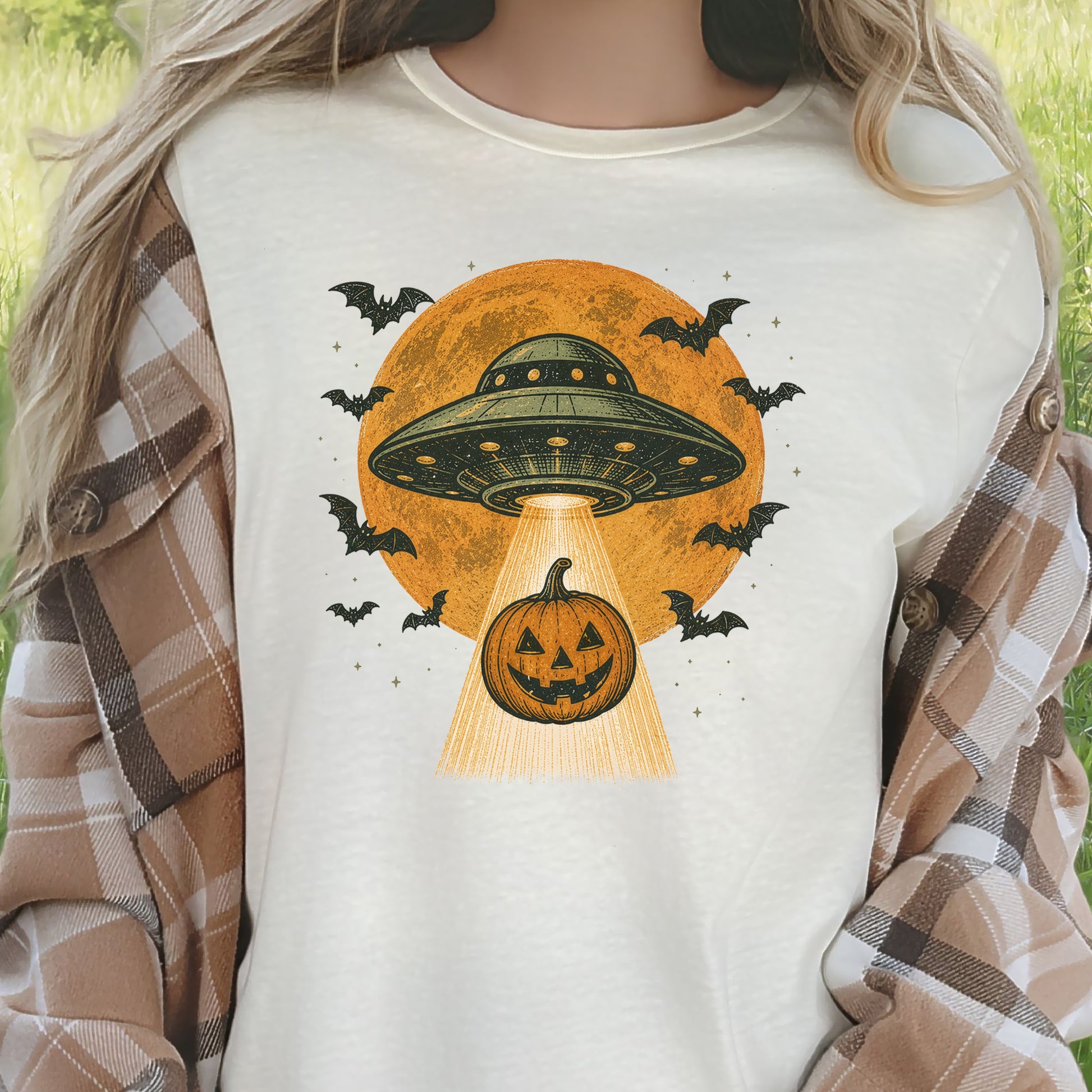 Pumpkin Pickup UFO Alien Abduction Retro Halloween Sci-Fi T-Shirt