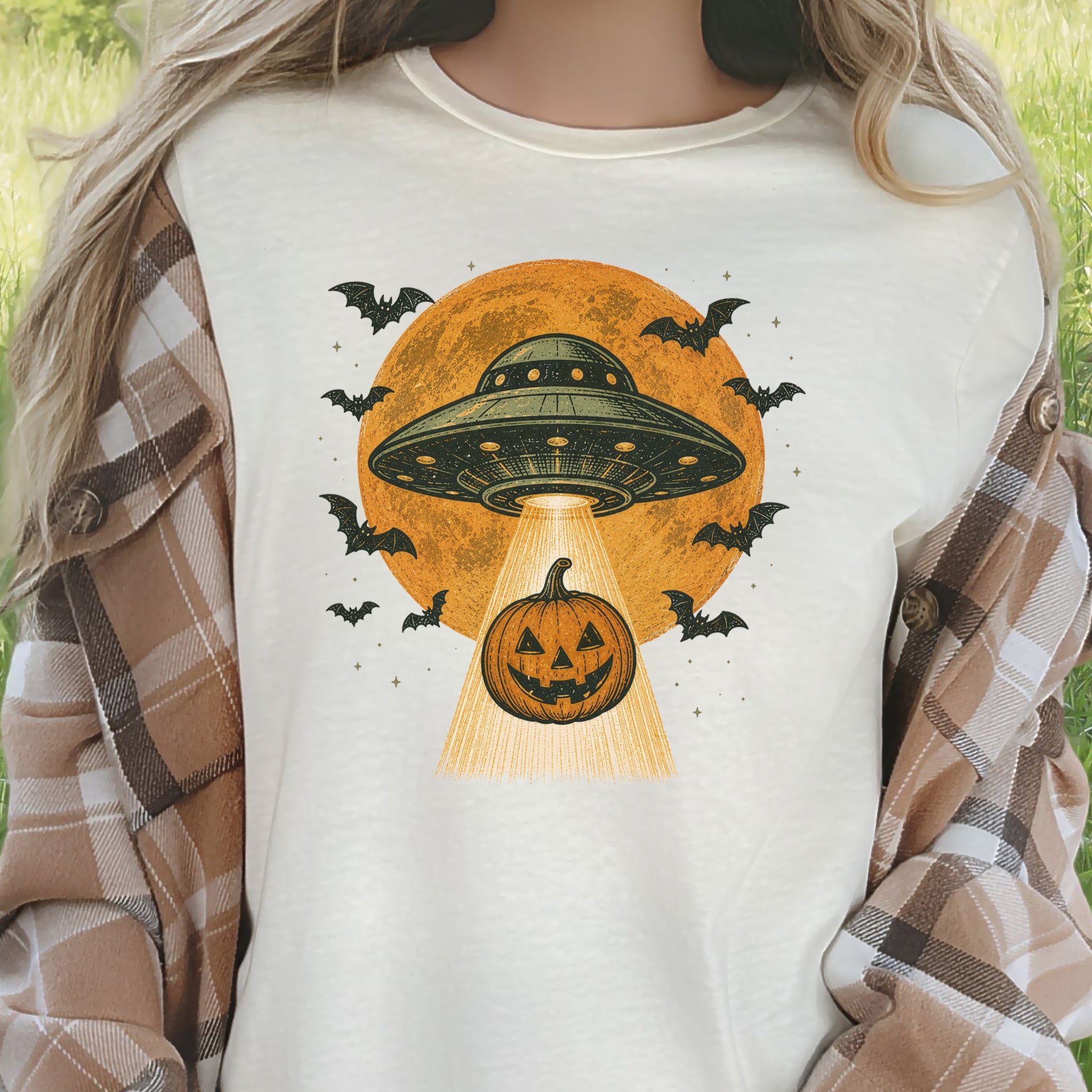 Pumpkin Pickup UFO Alien Abduction Retro Halloween Sci-Fi T-Shirt