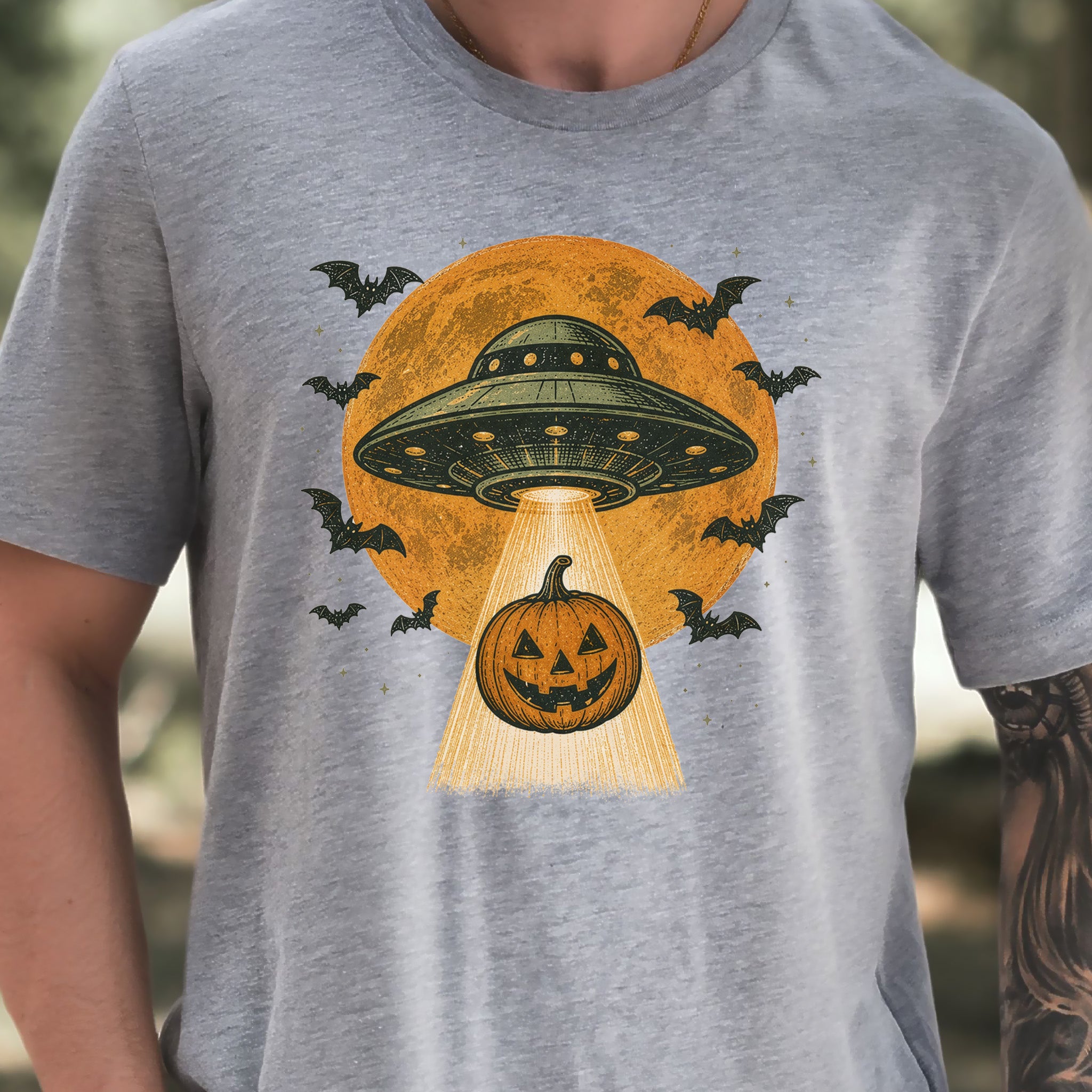 Pumpkin Pickup UFO Alien Abduction Retro Halloween Sci-Fi T-Shirt