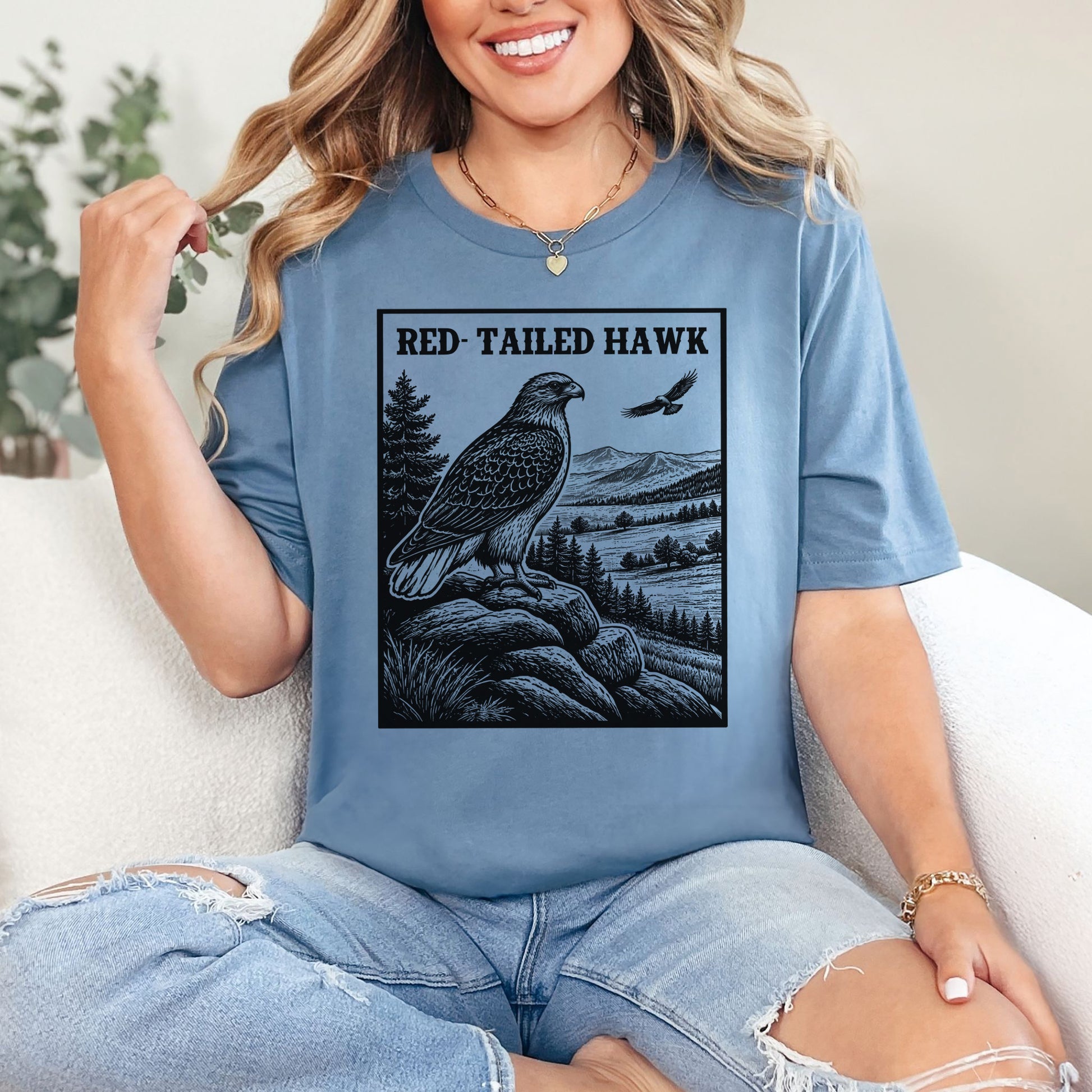 Red-Tailed Hawk Vintage Raptor Illustration Birdwatching T-Shirt