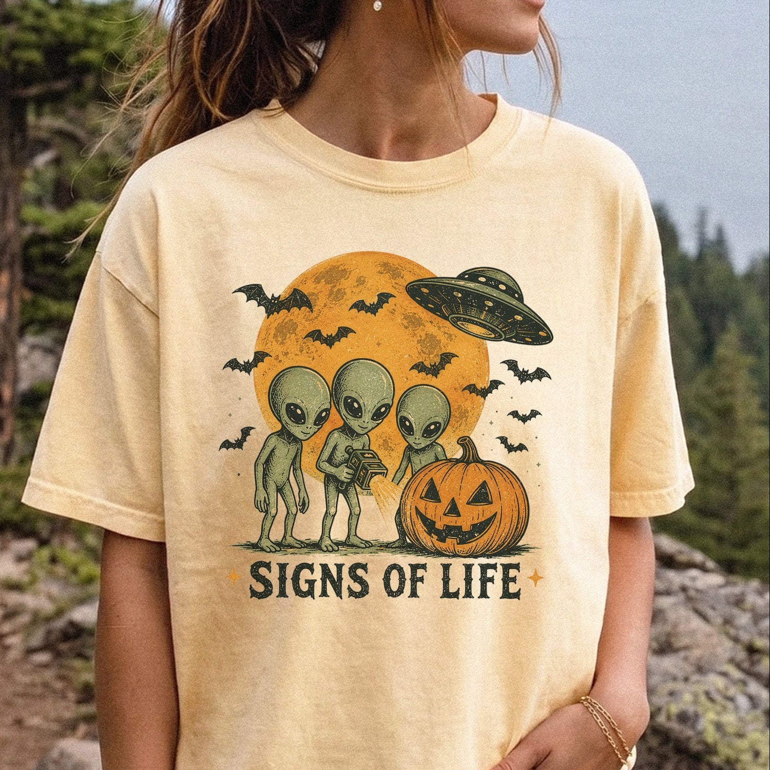 Signs of Life Alien UFO Halloween Pumpkin Retro Sci-Fi Comfort Colors Shirt