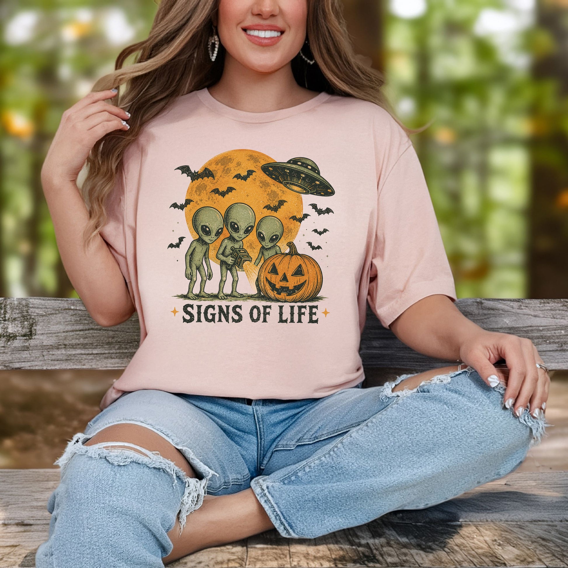 Signs of Life Alien UFO Halloween Pumpkin Retro Sci-Fi Graphic T-Shirt