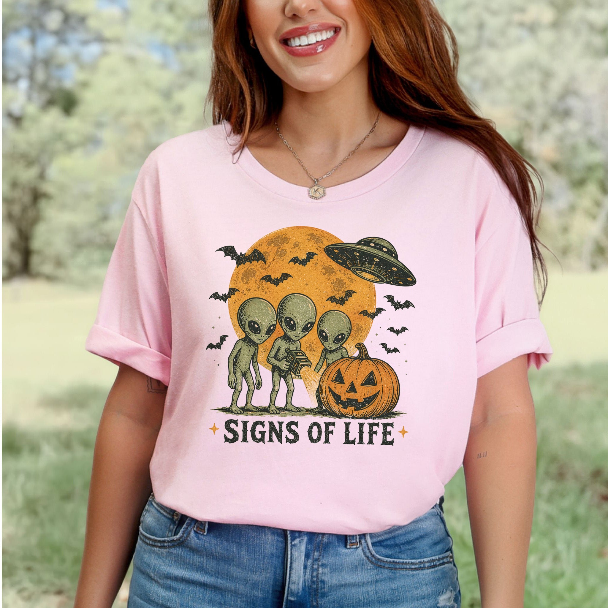 Signs of Life Alien UFO Halloween Pumpkin Retro Sci-Fi Graphic T-Shirt