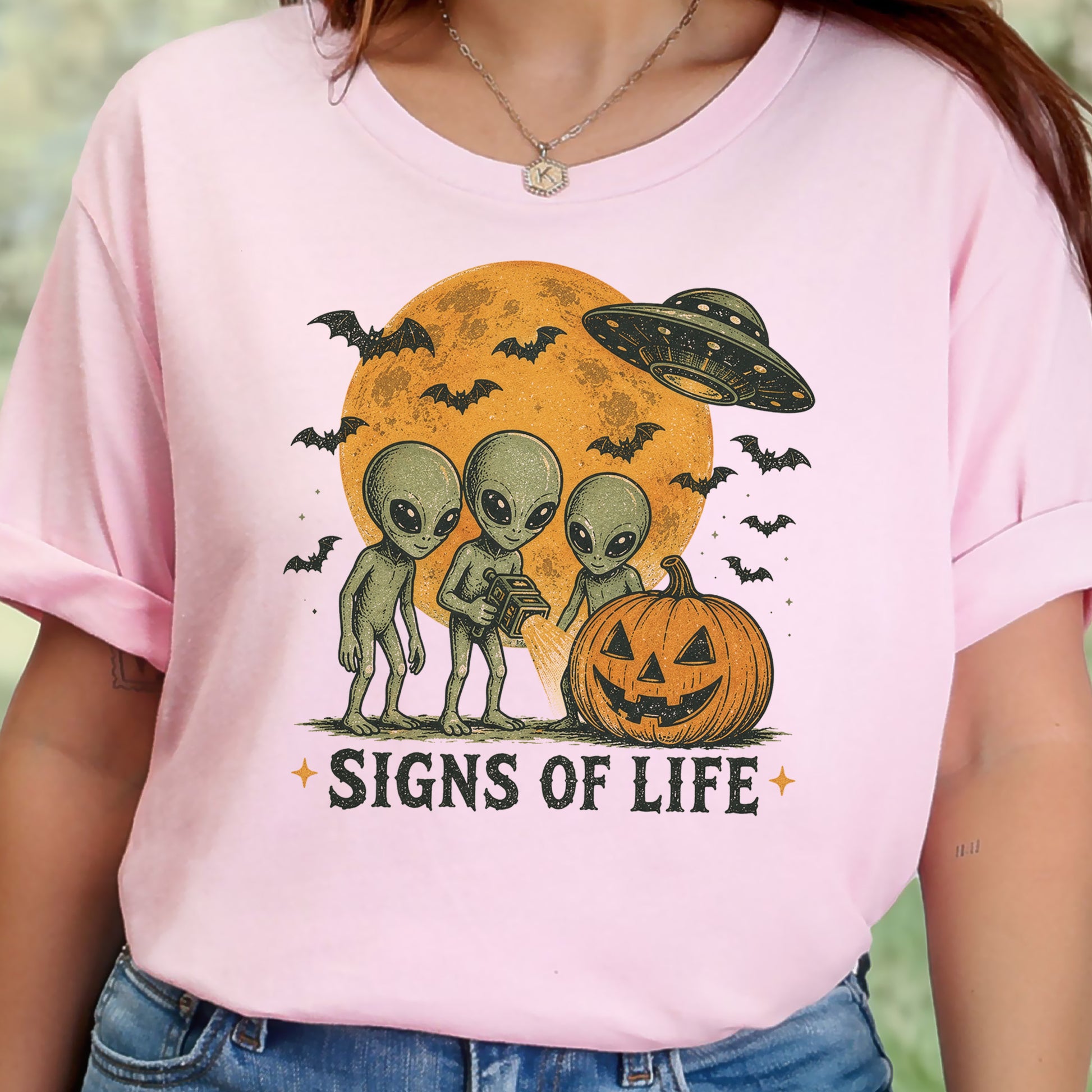 Signs of Life Alien UFO Halloween Pumpkin Retro Sci-Fi Graphic T-Shirt