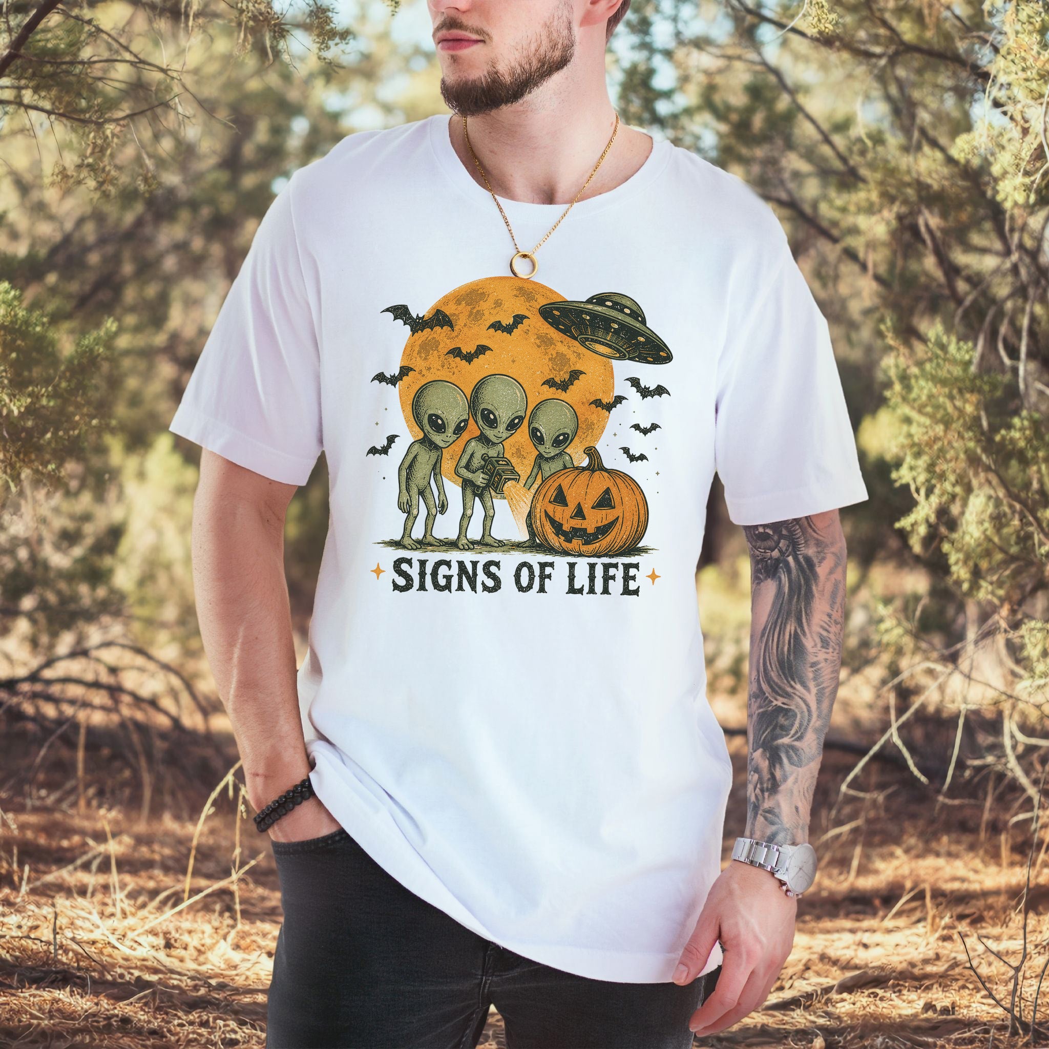 Signs of Life Alien UFO Halloween Pumpkin Retro Sci-Fi Graphic T-Shirt