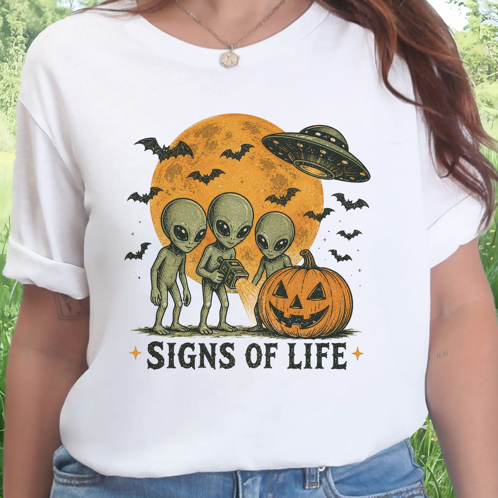 Signs of Life Alien UFO Halloween Pumpkin Retro Sci-Fi Graphic T-Shirt