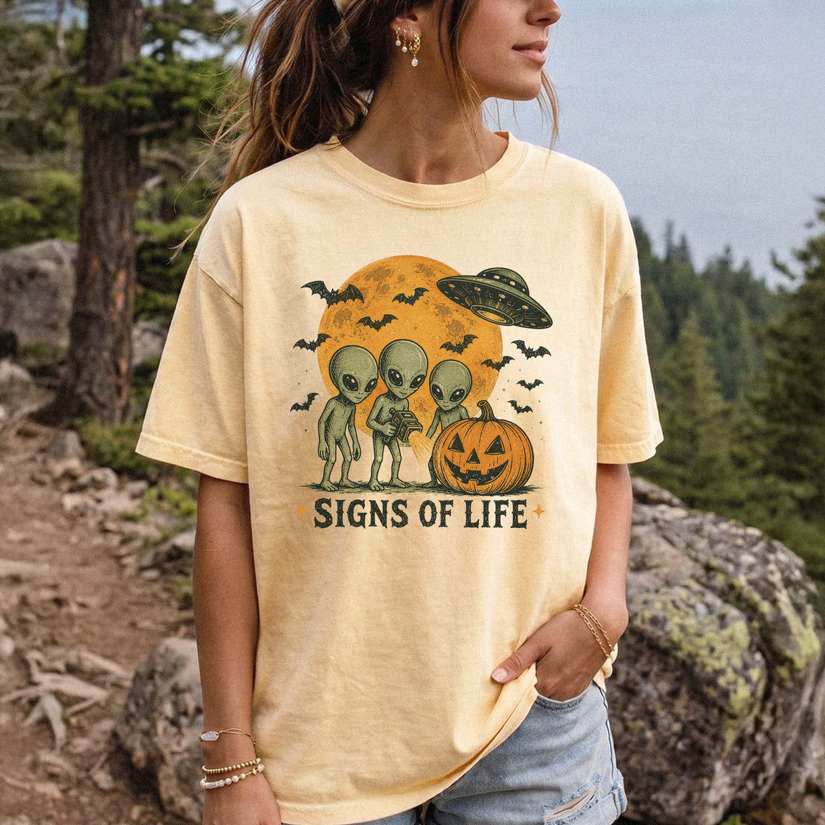 Signs of Life Alien UFO Halloween Pumpkin Retro Sci-Fi Comfort Colors Shirt