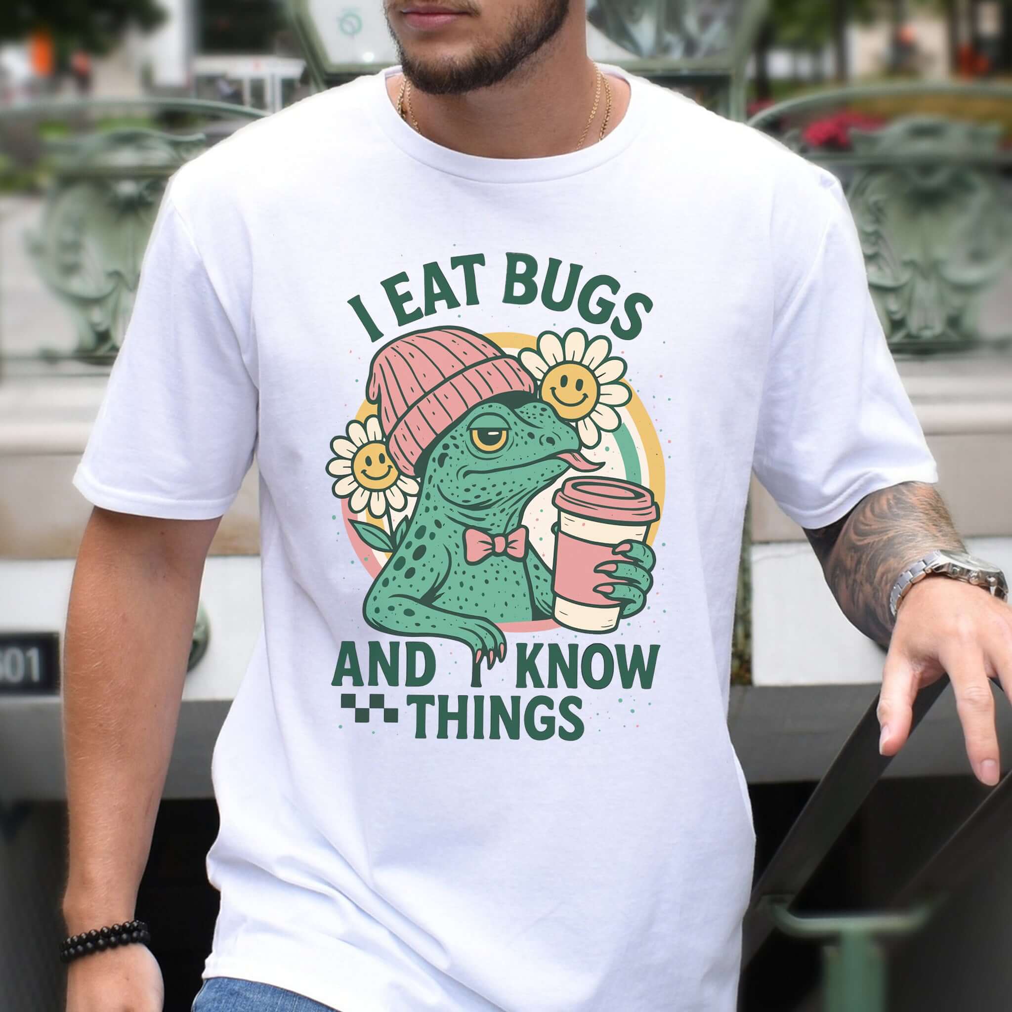 Lizard I Eat Bugs and I Know Things Sassy T-Shirt