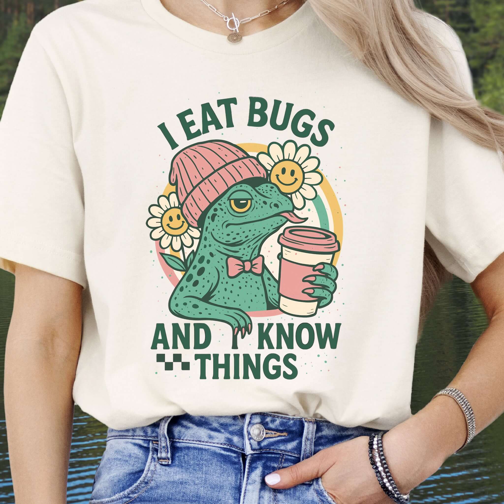 Lizard I Eat Bugs and I Know Things Sassy T-Shirt