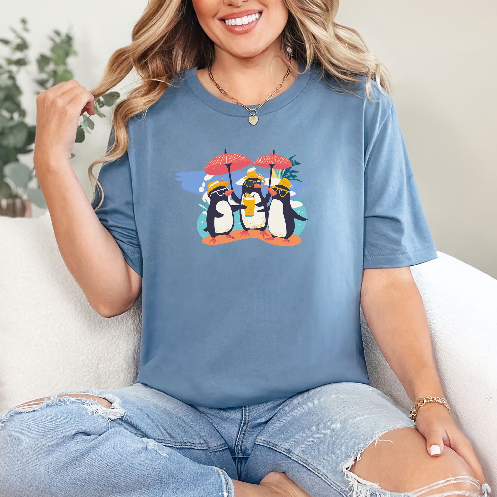 Penguins in a Party T-Shirt – Drinks, Chill, Repeat