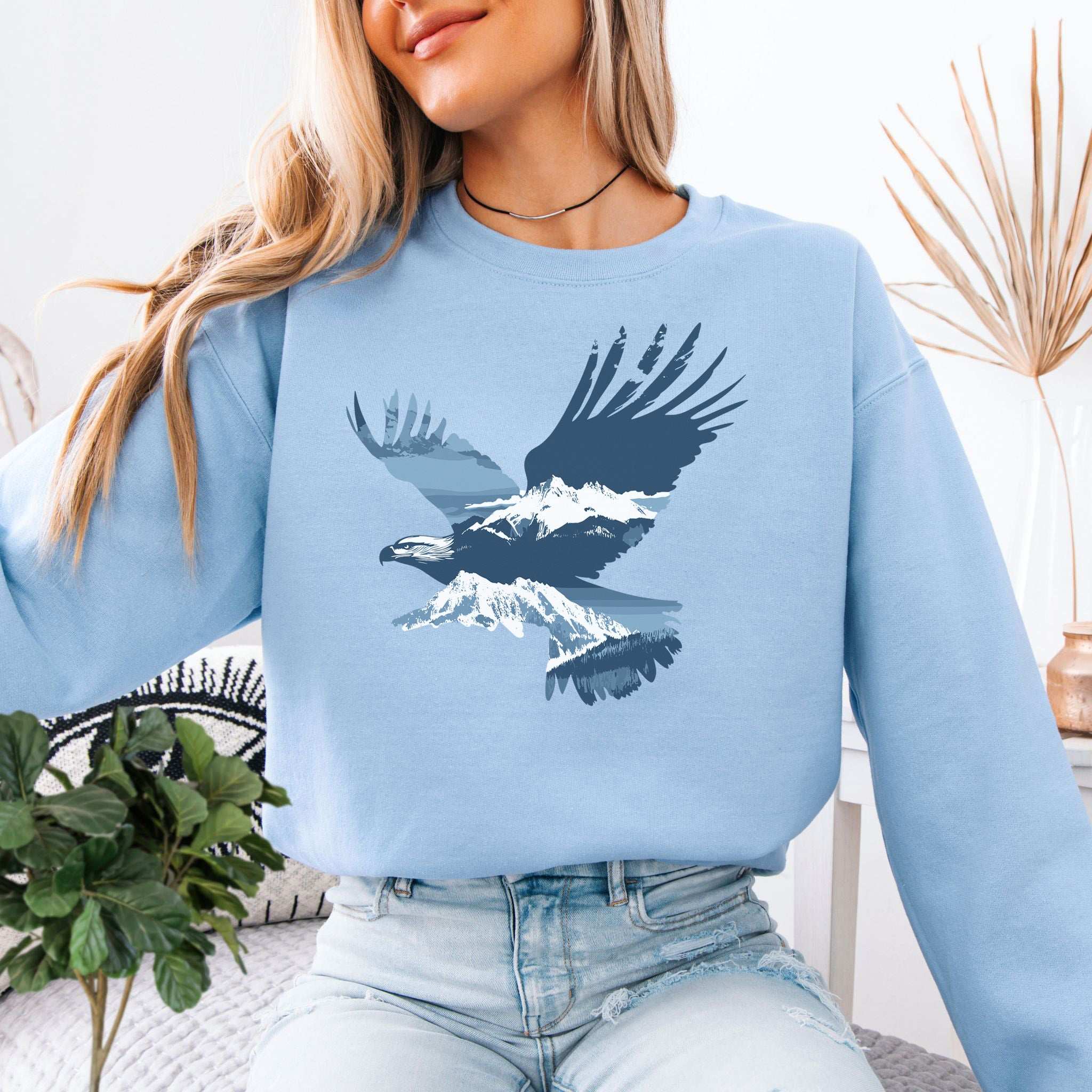 Soaring Eagle Sweatshirt – Mountain Freedom Design for Nature Lovers