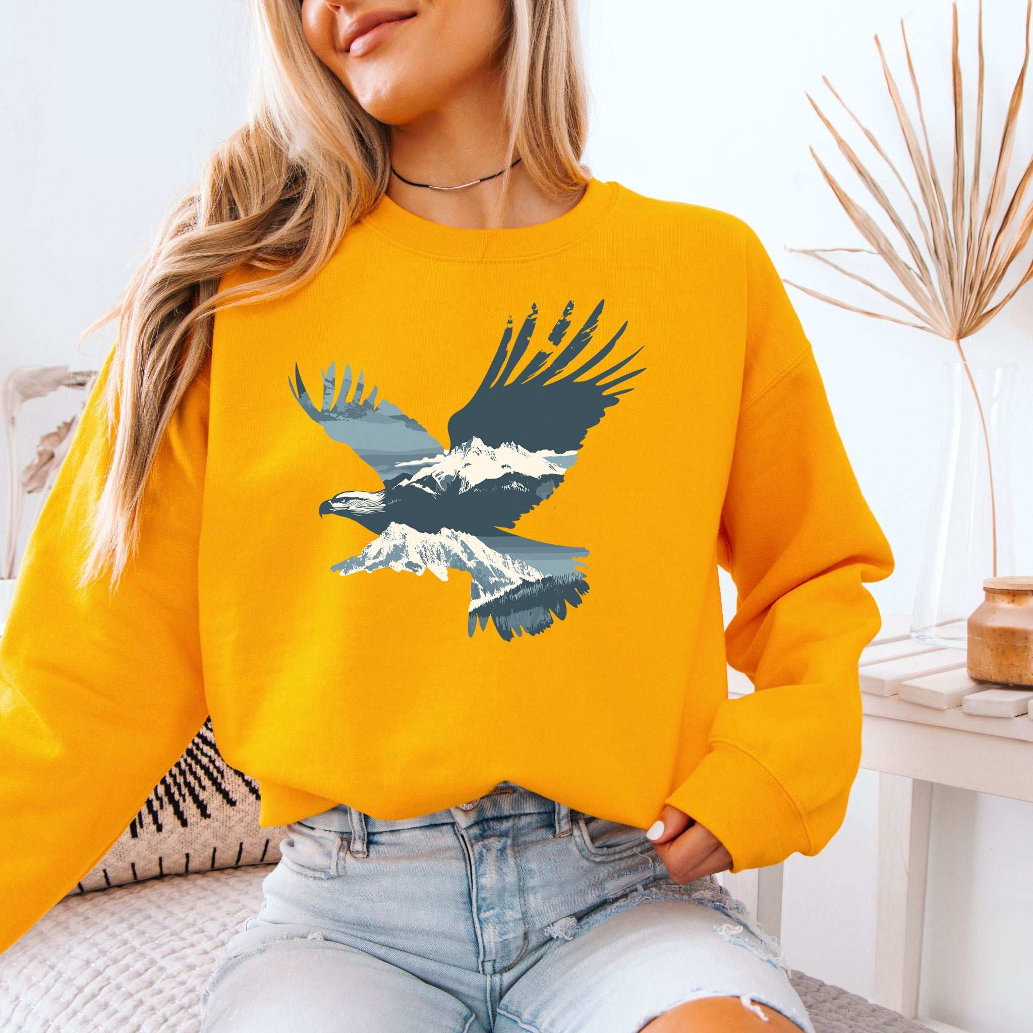 Soaring Eagle Sweatshirt – Mountain Freedom Design for Nature Lovers